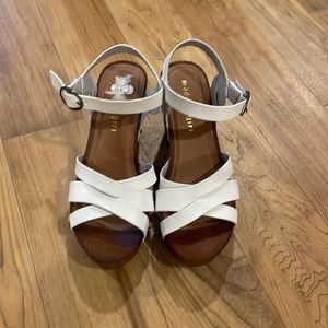 Madden Girl platform sandal, size 6